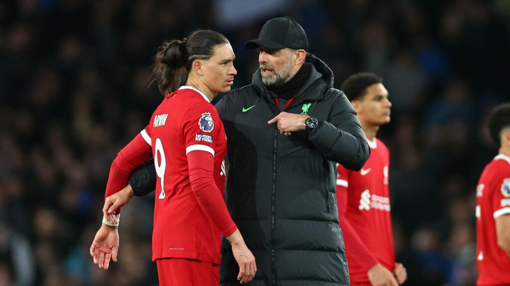 Jurgen Klopp y Darwin Nuñez (Getty)