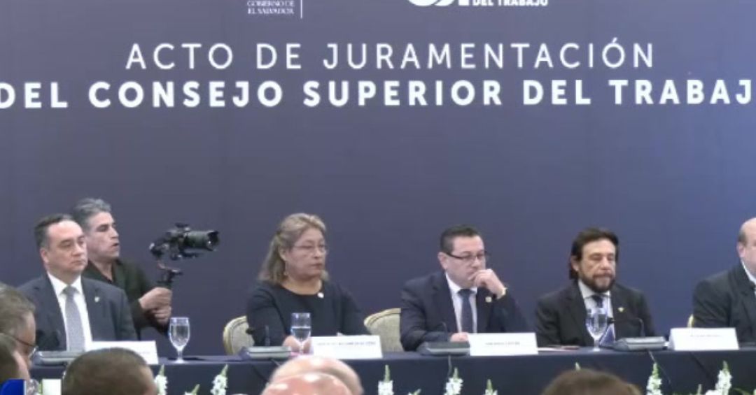 Juramenta el Consejo Superior de Trabajo con agenda laboral - Canal 12 ...