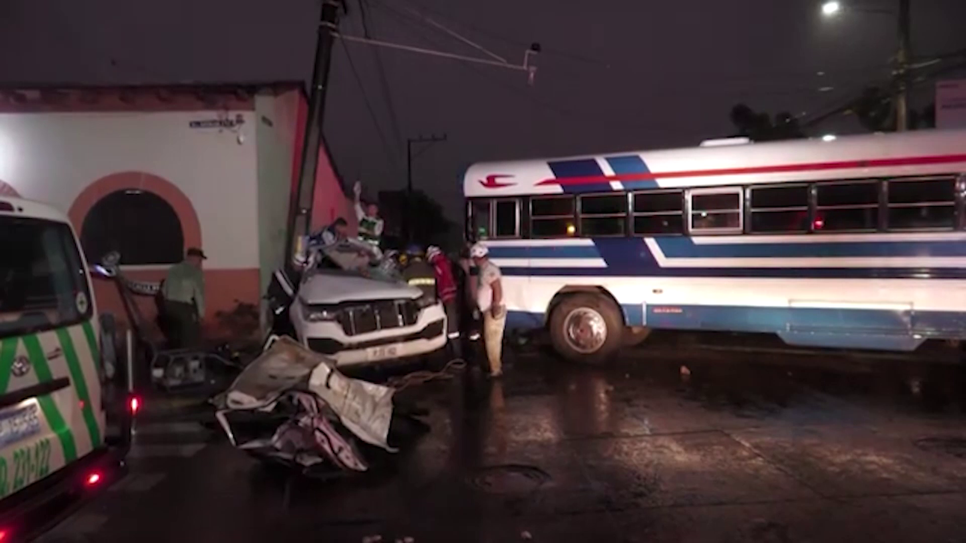 Accidentes de tránsito en el transporte colectivo - Canal 12 de El Salvador
