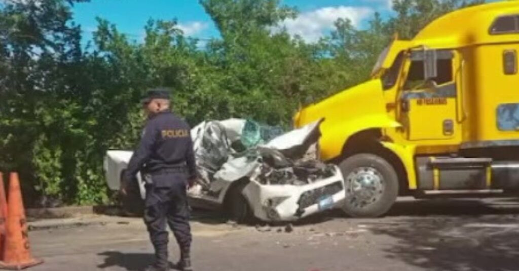 Choque en la carretera Litoral deja un muerto y cuatro heridos - Canal ...